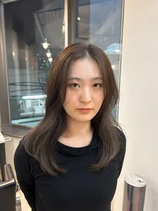 セミロング tiel 小山莉々のヘアスタイル