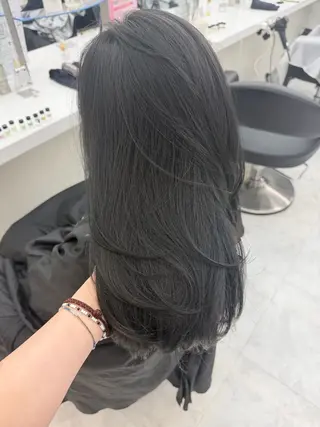カラー niina🖤 透明感×レイヤーのヘアスタイル