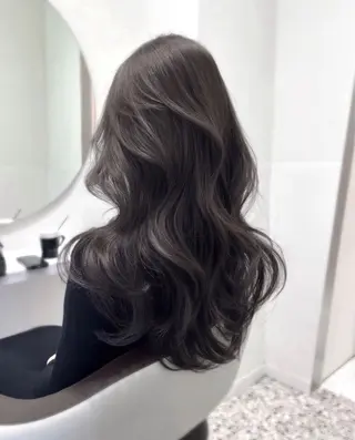 ロング カラー ヘアアレンジ 純欲韓国ワンホン🤍 𝑌𝑢𝑖🤍のヘアスタイル