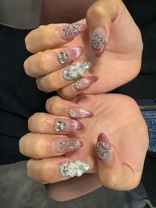 ネイル LAVISH 大和店 emi・:*+のネイルデザイン