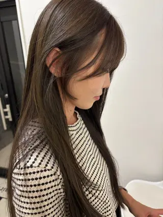 カラー 髙木 藍紗のヘアスタイル