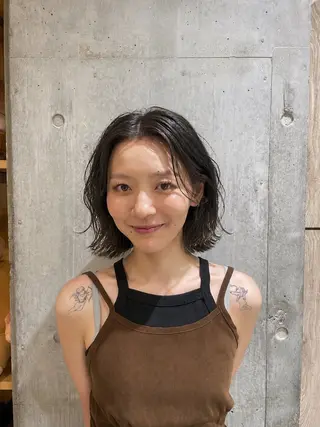 ミディアム パーマ 岩崎 唯人のヘアスタイル