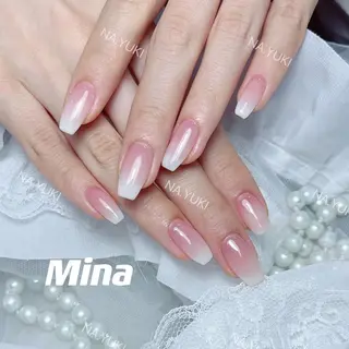 ネイル 🦋 Queenieのネイルデザイン