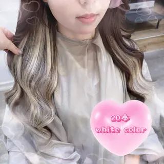 🎼デザインカラー ヘアメ たま🎀のヘアスタイル