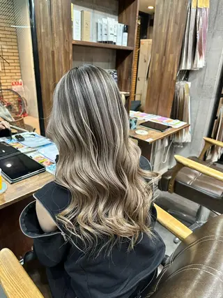 ロング カラー 難波ブリーチカラー 伊藤洋輝のヘアスタイル