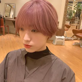 ショート カラー 白髪ぼかしハイライト 脱白髪染めのヘアスタイル