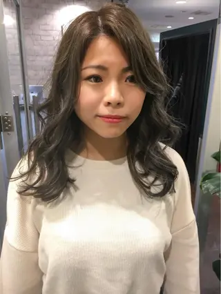 セミロング カラー 髪質改善ハッシュフェ イスレイヤーYASUのヘアスタイル