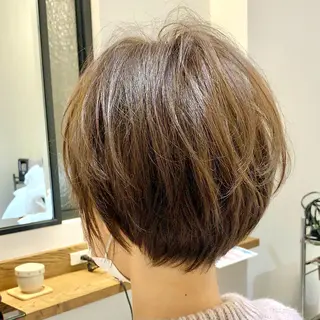 ショート カラー tasty priv ate gardenのヘアスタイル