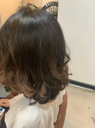 ミディアム 吉田 茉生のヘアスタイル