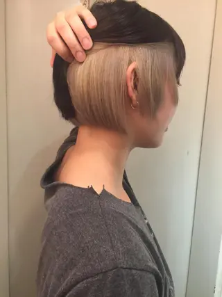 ショート カラー ホワイト&レイヤーカ ットエクステ長畠俊輔のヘアスタイル