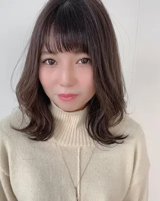 ミディアム 澤村 志織のヘアスタイル