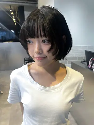 ショート mino🌼🌈 レイヤー/透明感のヘアスタイル