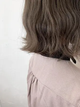 ミディアム カラー AYARIのヘアスタイル