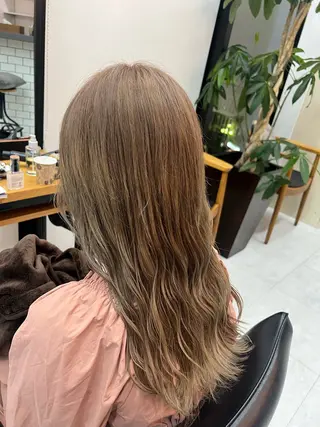ロング ダブルカラー寒色系 ボリューム改善ハヤトのヘアスタイル