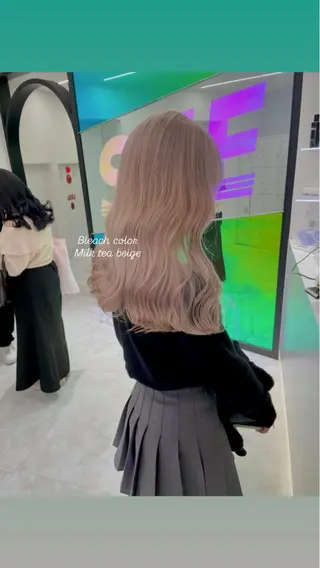 セミロング カラー 🤍💕ブリーチカラ ーAyaka💕🤍のヘアスタイル