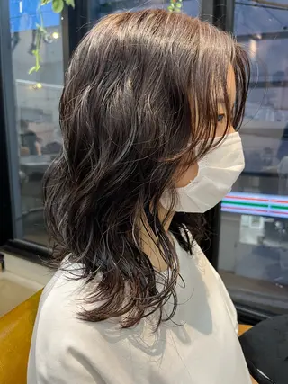 ロング ヒナ/レイヤーカット 艶感ワンカラーのヘアスタイル