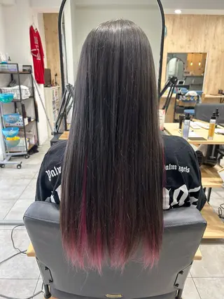 ロング カラー 山岡 茉琳のヘアスタイル