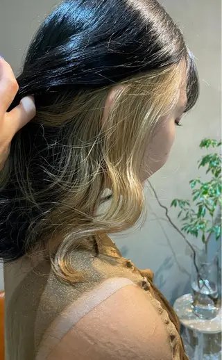 ミディアム カラー カジ エリナのヘアスタイル