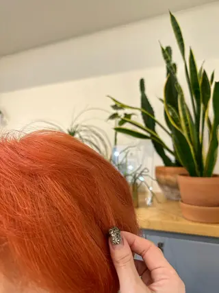 カラー 加藤 利奈のヘアスタイル