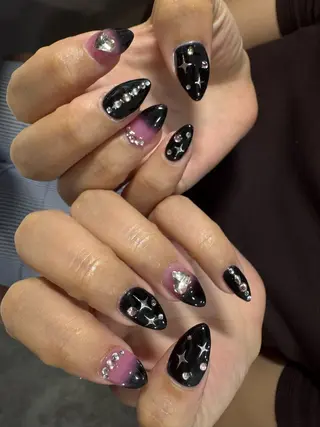 ネイル LAVISH 大和店 emi・:*+のネイルデザイン