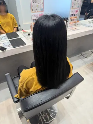 セミロング カラー 岡田 詠のヘアスタイル