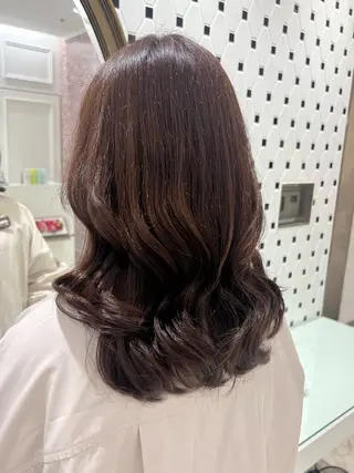ミディアム コテ巻きパーマ💙 シノヤユイのヘアスタイル