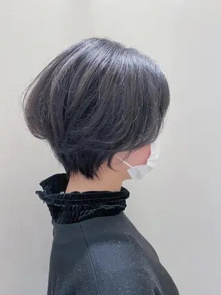 ショート カラー ミヤワキ モモコのヘアスタイル