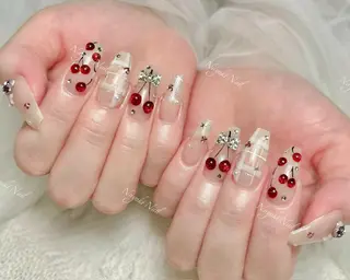 ネイル 🦋 Queenieのネイルデザイン
