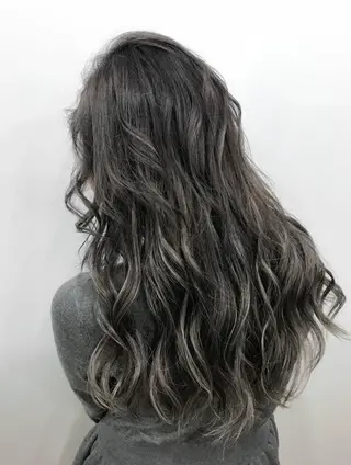 カラー ワンホンレイヤー エクステづまのヘアスタイル