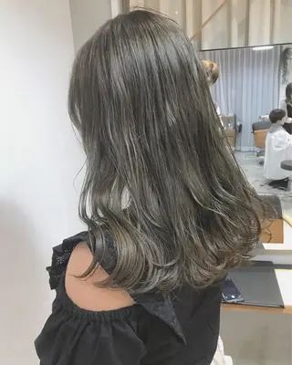 ロング カラー ハイトーンボブ 前田 表参道　グレージュのヘアスタイル