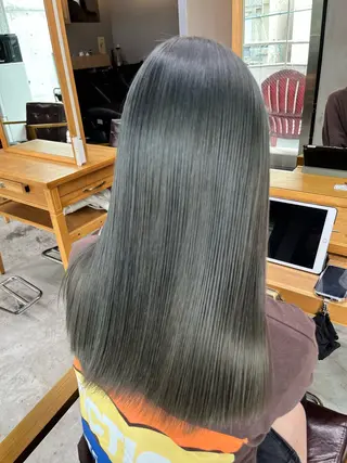 カラー 秋山 美奈のヘアスタイル