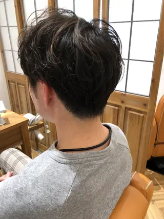 ショート パーマ 30･40代支持率◎ 白髪ぼかし/うる艶髪のヘアスタイル