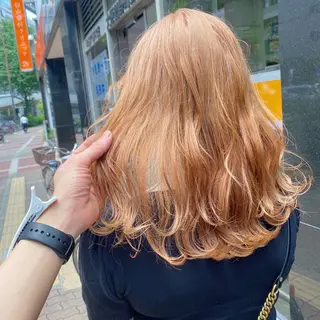 セミロング 色落ちまで可愛い🧚 心斎橋hikaruのヘアスタイル
