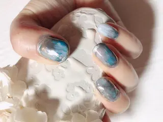 ミディアム Blowe ニュアンスのネイルデザイン