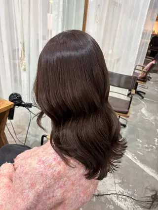 ミディアム KAREN(ému) 伏見/カットモデルのヘアスタイル
