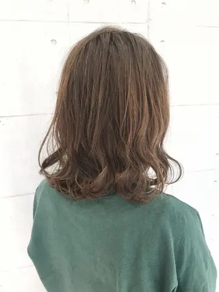 ミディアム カラー 高木 麻知子のヘアスタイル