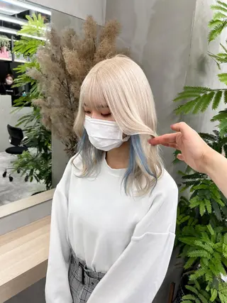 セミロング カラー イツク ⚡️ ルーツ/ハイトーンのヘアスタイル