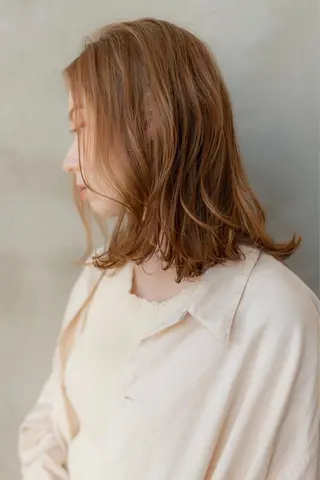 ミディアム 新宿/顔周りカット +レイヤー＝しずく♩のヘアスタイル
