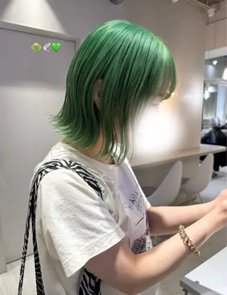 ショート カラー Ami/艶カラー/ レイヤー/ハイトーンのヘアスタイル