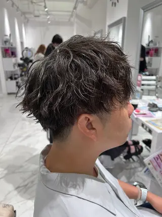 ミディアム パーマ メンズ オチ アヤミ/ レイヤー/ハッシュのヘアスタイル