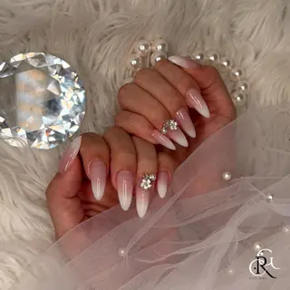 セミロング 美フォルムスカルプ✨ RENAのネイルデザイン
