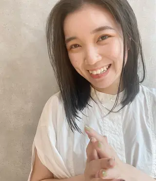ミディアム カラー ヘアアレンジ 派手髪デザインカラー ヒロカのヘアスタイル