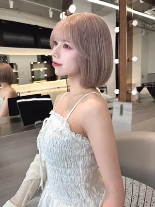 ショート カラー Lond Le'a /ハイトーンカラーのヘアスタイル