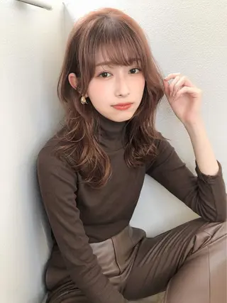 セミロング カラー 🫧艶ダブルカラー ブリーチ🫧トモヤのヘアスタイル