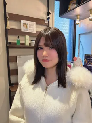 ミディアム 河野 穂香のヘアスタイル