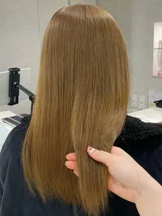 ミディアム 上品ハイトーン×艶 カラー🤍／ふうかのヘアスタイル