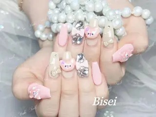 ネイル 🦋 Queenieのネイルデザイン