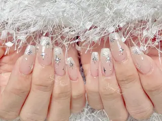 ネイル 🦋 Queenieのネイルデザイン