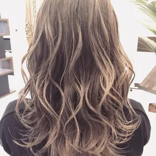 セミロング ハイトーン得意😍 Lumiereのヘアスタイル