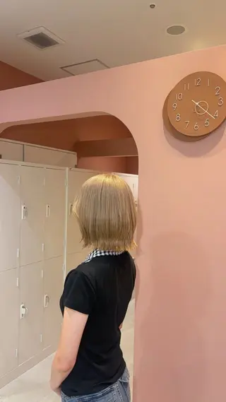ショート カラー 聖菜/ hina /レイヤー/艶カラーのヘアスタイル